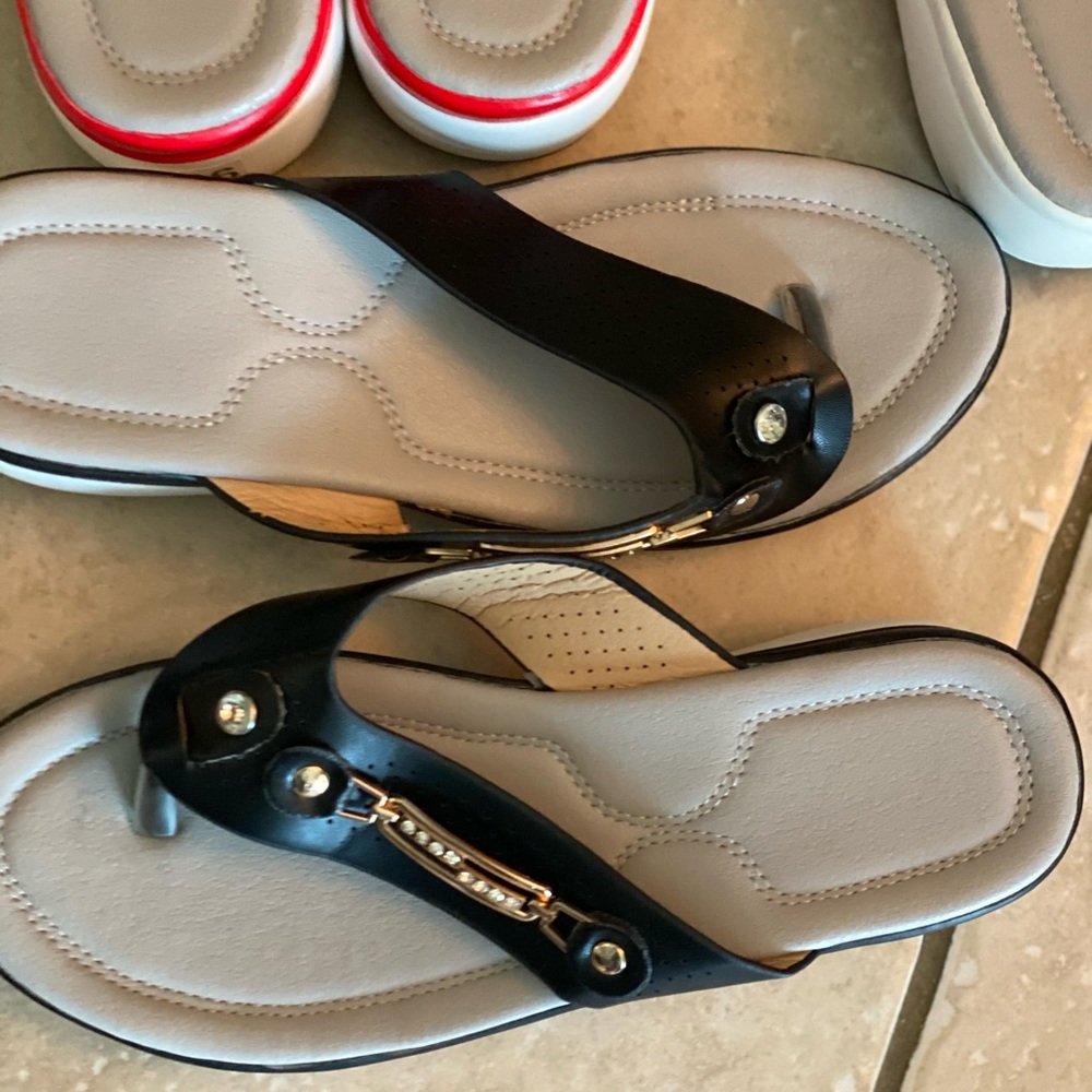 NEW SANDALS - Picture 2 of 7